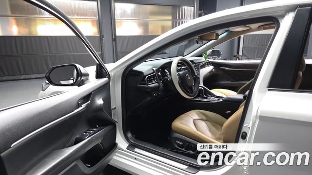 Toyota Camry (XV70) 2.5 LE Hybrid 2019 — фото 10