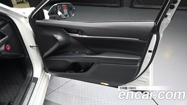 Toyota Camry (XV70) 2.5 LE Hybrid 2019 — фото 24