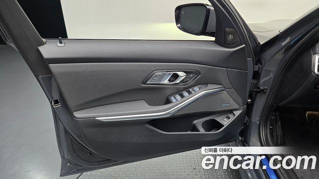 BMW 3 Series (G20) 320i M Sport 2025 — фото 24