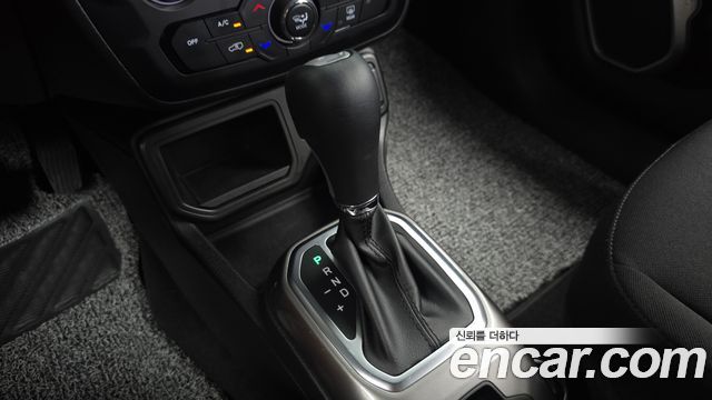 Jeep Renegade 1.3 Longitude 2022 — фото 9