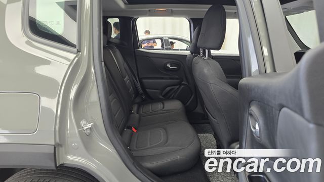 Jeep Renegade 1.3 Longitude 2022 — фото 11