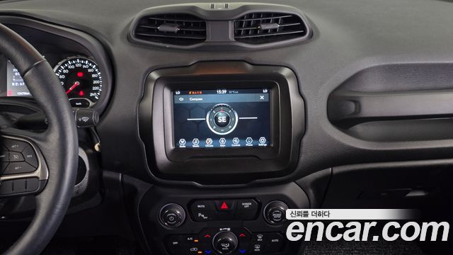 Jeep Renegade 1.3 Longitude 2022 — фото 13