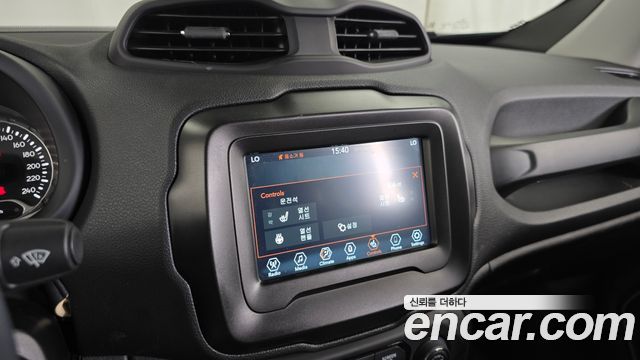 Jeep Renegade 1.3 Longitude 2022 — фото 16
