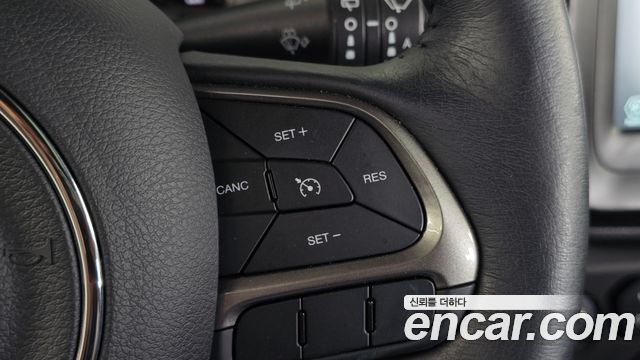 Jeep Renegade 1.3 Longitude 2022 — фото 18