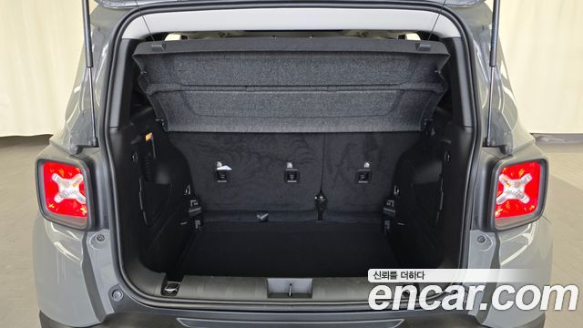 Jeep Renegade 1.3 Longitude 2022 — фото 20