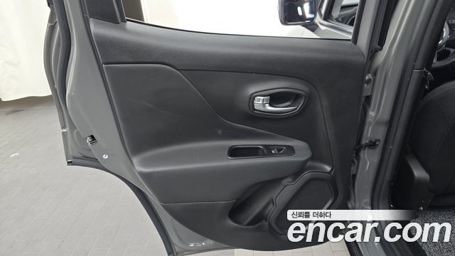 Jeep Renegade 1.3 Longitude 2022 — фото 25