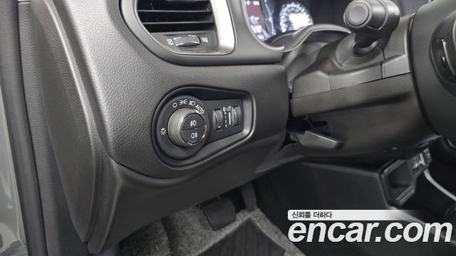 Jeep Renegade 1.3 Longitude 2022 — фото 29