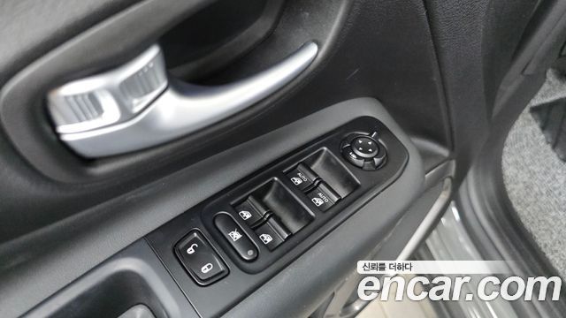 Jeep Renegade 1.3 Longitude 2022 — фото 32