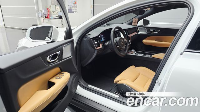Volvo V60 Cross Country (II) B5 Ultra AWD 2025 — фото 10
