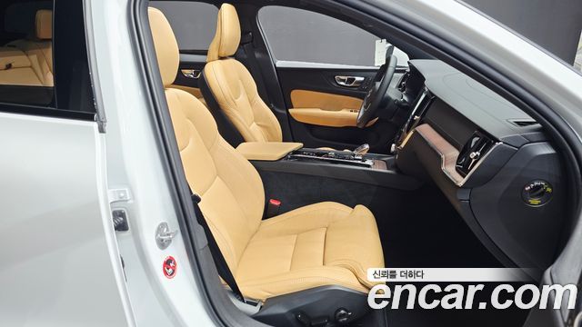 Volvo V60 Cross Country (II) B5 Ultra AWD 2025 — фото 16