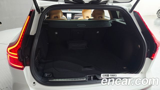 Volvo V60 Cross Country (II) B5 Ultra AWD 2025 — фото 23