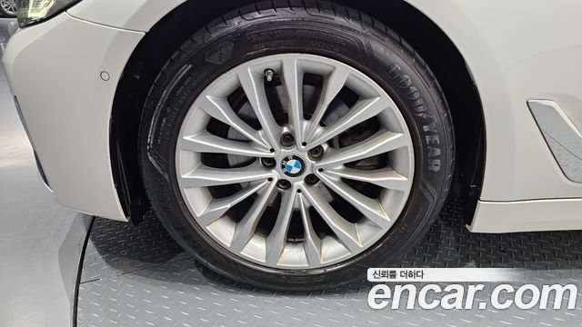 BMW 5 Series (G30) 520i Luxury 2022 — фото 5