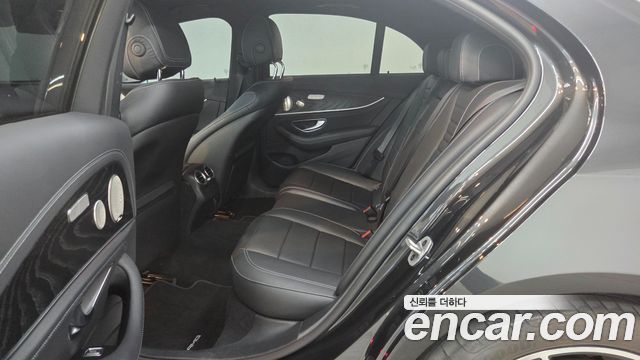 Mercedes-Benz E-Class (W213) E220d 4MATIC AMG Line 2022 — фото 16