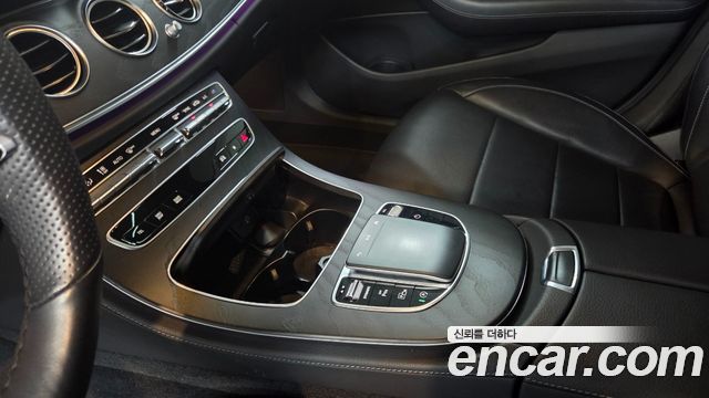Mercedes-Benz E-Class (W213) E220d 4MATIC AMG Line 2022 — фото 21