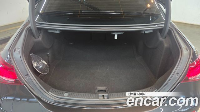 Mercedes-Benz E-Class (W213) E220d 4MATIC AMG Line 2022 — фото 23