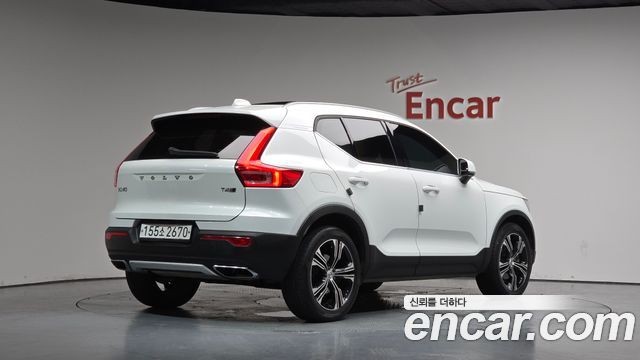 Volvo XC40 T4 Inscription 2020 — фото 2