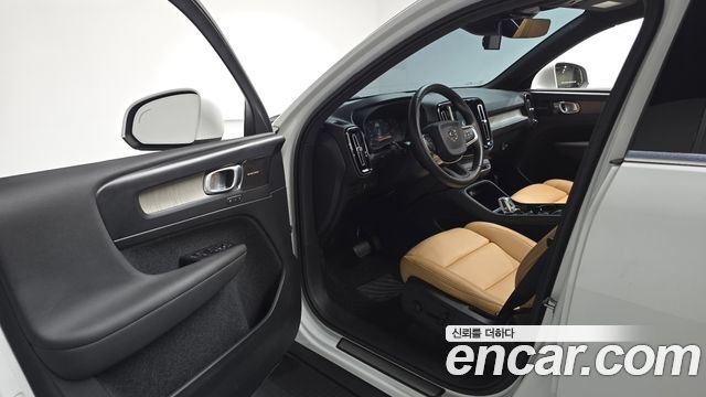 Volvo XC40 T4 Inscription 2020 — фото 10