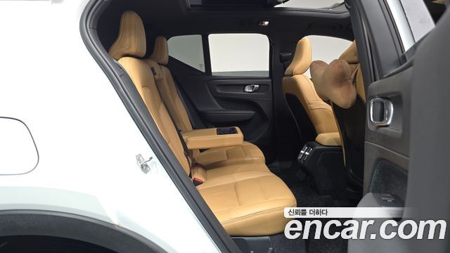 Volvo XC40 T4 Inscription 2020 — фото 12