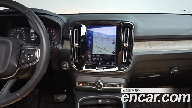 Volvo XC40 T4 Inscription 2020 — фото 13
