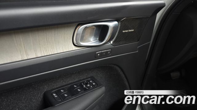 Volvo XC40 T4 Inscription 2020 — фото 18