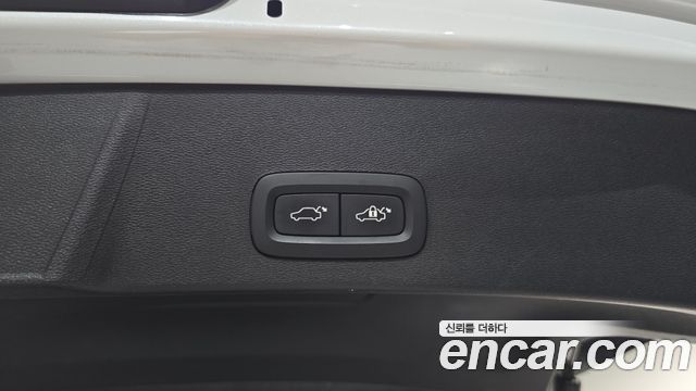 Volvo XC40 T4 Inscription 2020 — фото 20