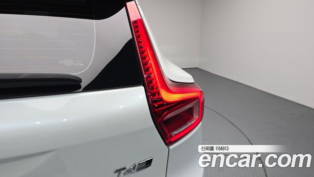 Volvo XC40 T4 Inscription 2020 — фото 23