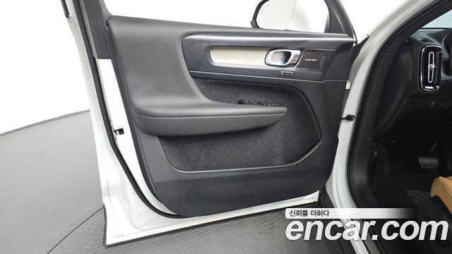 Volvo XC40 T4 Inscription 2020 — фото 24
