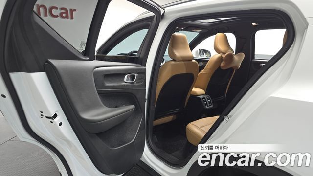 Volvo XC40 T4 Inscription 2020 — фото 26