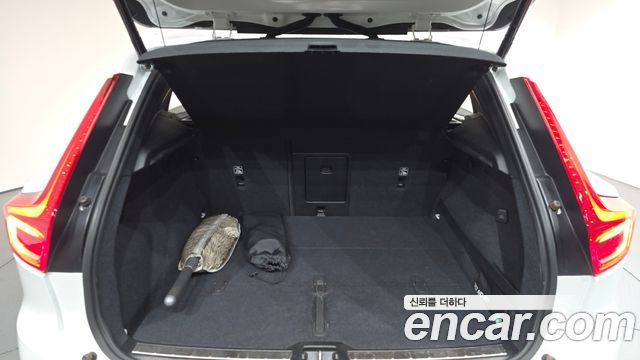 Volvo XC40 T4 Inscription 2020 — фото 31