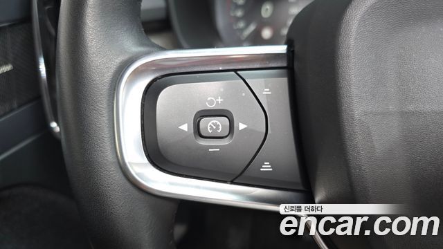 Volvo XC40 T4 Inscription 2020 — фото 32