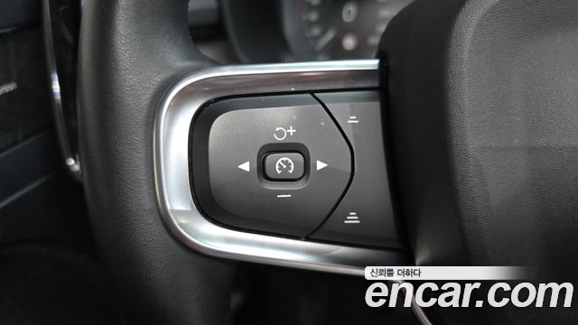 Volvo XC40 T4 Inscription 2020 — фото 33