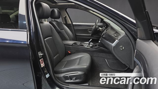BMW 5 Series (F10) 520d xDrive M Aero Dynamic 2016 — фото 11