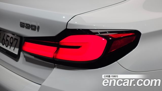 BMW 5 Series (G30) 530i M Sport Package 2023 — фото 29