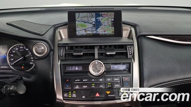 Lexus NX200t Executive 2017 — фото 13
