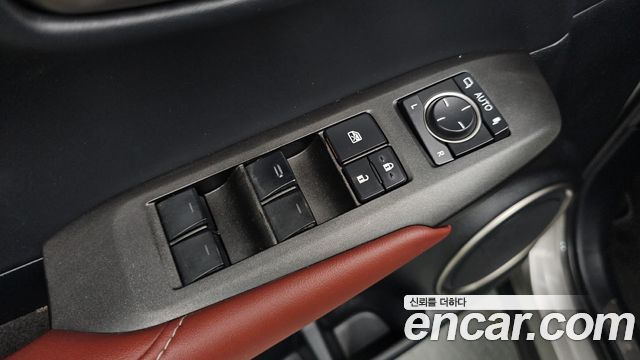 Lexus NX200t Executive 2017 — фото 15