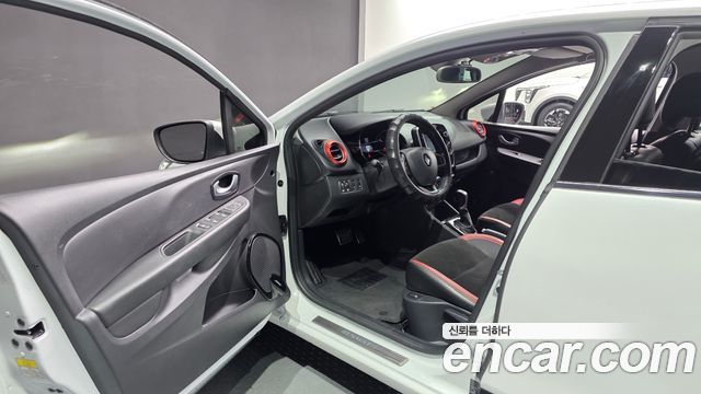 Renault Korea Clio Intens 2018 — фото 10