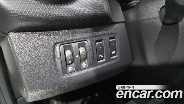 Renault Korea Clio Intens 2018 — фото 12