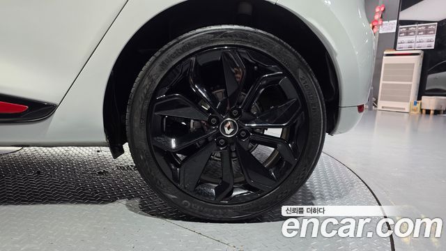 Renault Korea Clio Intens 2018 — фото 21