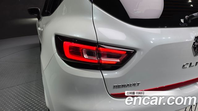 Renault Korea Clio Intens 2018 — фото 23