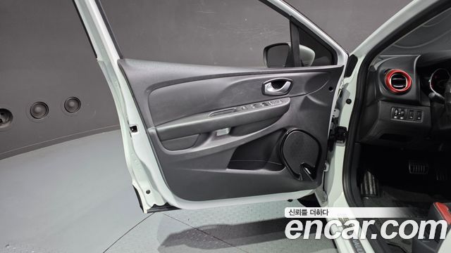 Renault Korea Clio Intens 2018 — фото 24
