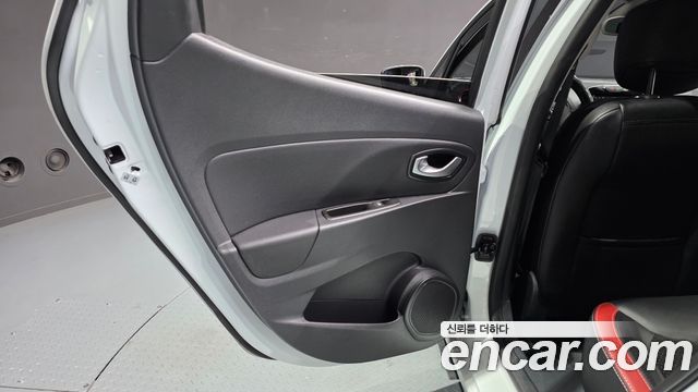 Renault Korea Clio Intens 2018 — фото 25