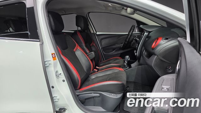 Renault Korea Clio Intens 2018 — фото 26