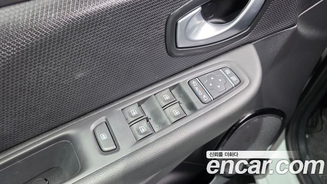Renault Korea Clio Intens 2018 — фото 27