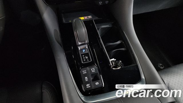 Toyota Alphard (IV) 2.5 HEV Executive AWD 2024 — фото 9