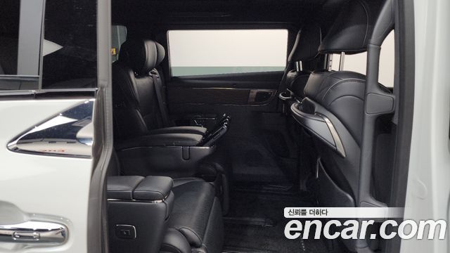 Toyota Alphard (IV) 2.5 HEV Executive AWD 2024 — фото 11
