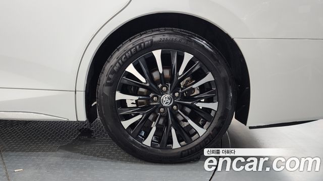 Toyota Alphard (IV) 2.5 HEV Executive AWD 2024 — фото 21