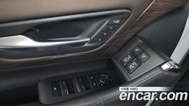 Toyota Alphard (IV) 2.5 HEV Executive AWD 2024 — фото 29