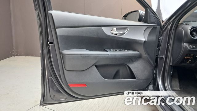 Kia K3 (II) 1.6 Prestige 2022 — фото 24
