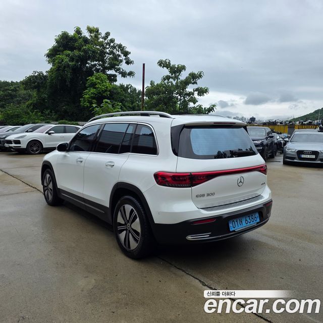 Mercedes-Benz EQB (X243) EQB300 4MATIC Electric Art 2024 — фото 4