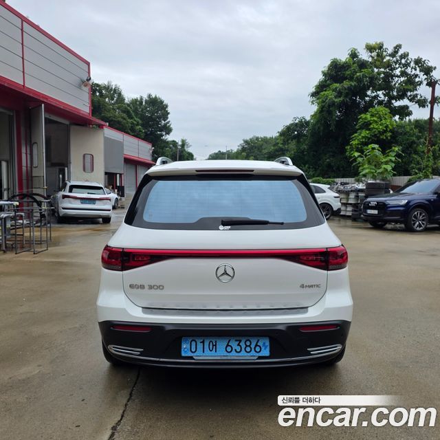 Mercedes-Benz EQB (X243) EQB300 4MATIC Electric Art 2024 — фото 5